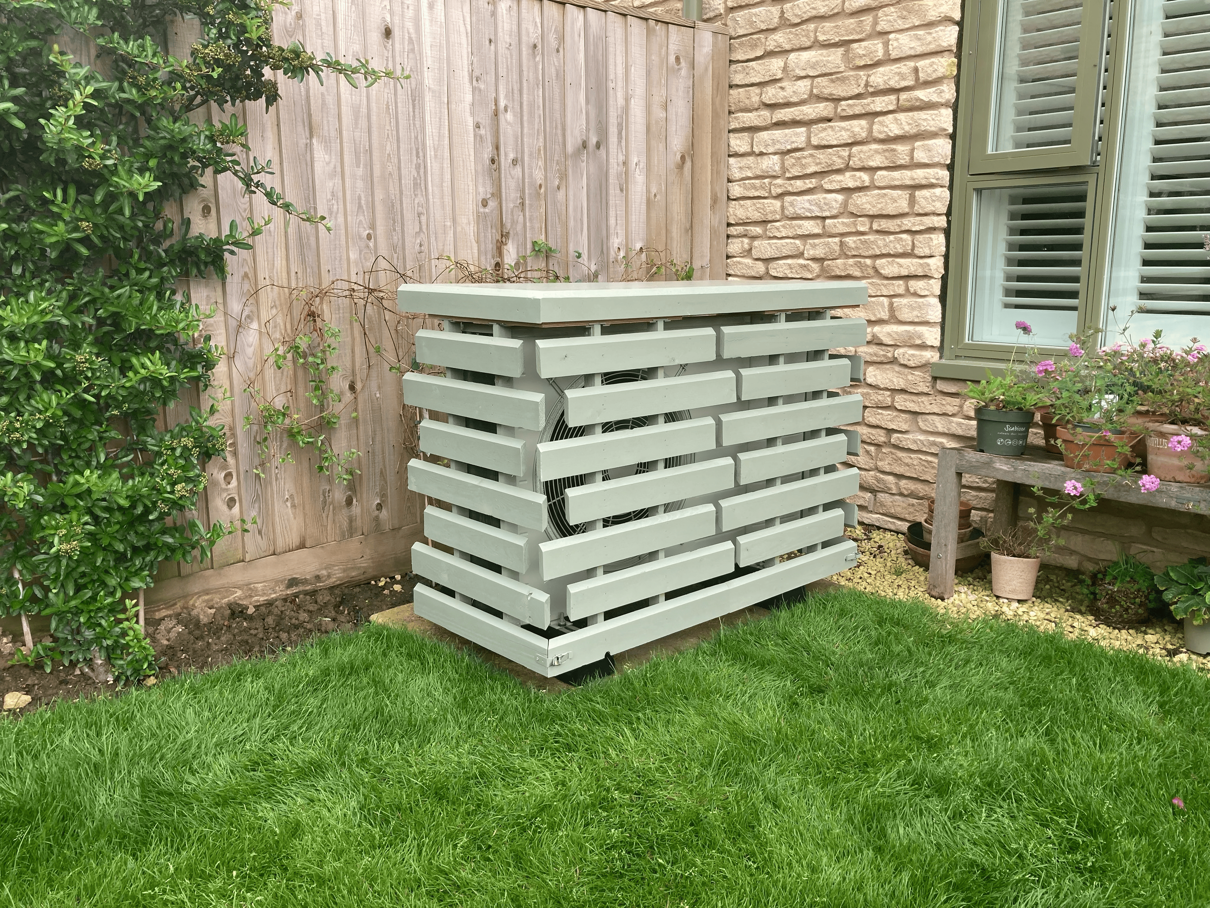 Single fan heat pump cover in jungle green